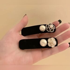 Camellia B/W set of 2 hairpin New
